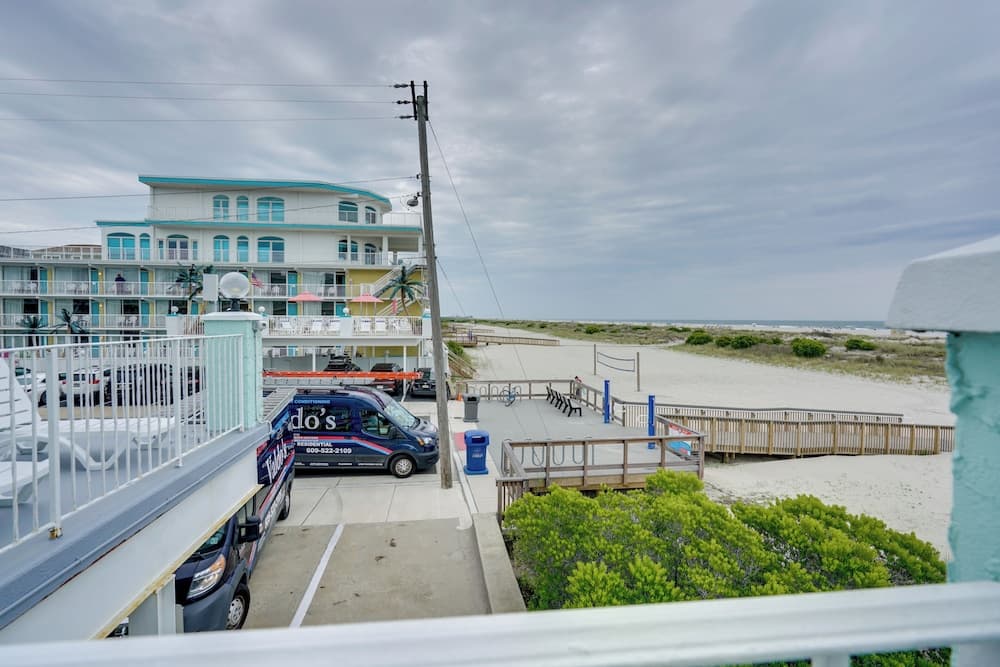 Cozy Oceanfront Condo w/ Pool & Beach Access!