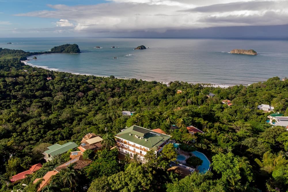 La Mariposa Hotel