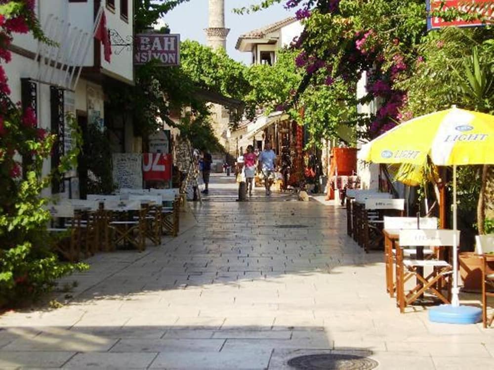 Piyes Otel
