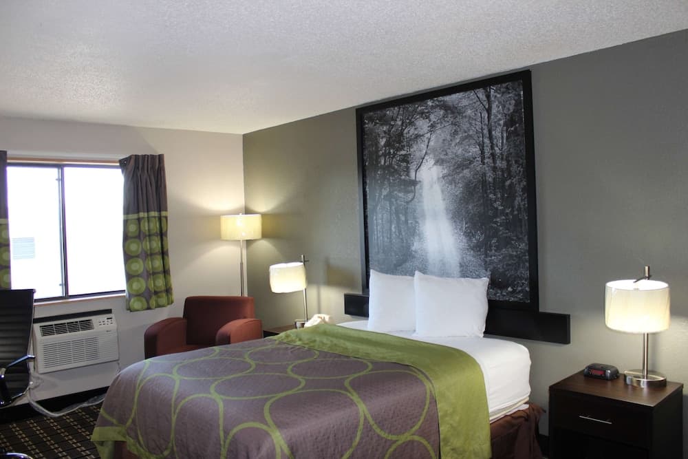 Super 8 by Wyndham Wyoming/Grand Rapids Area