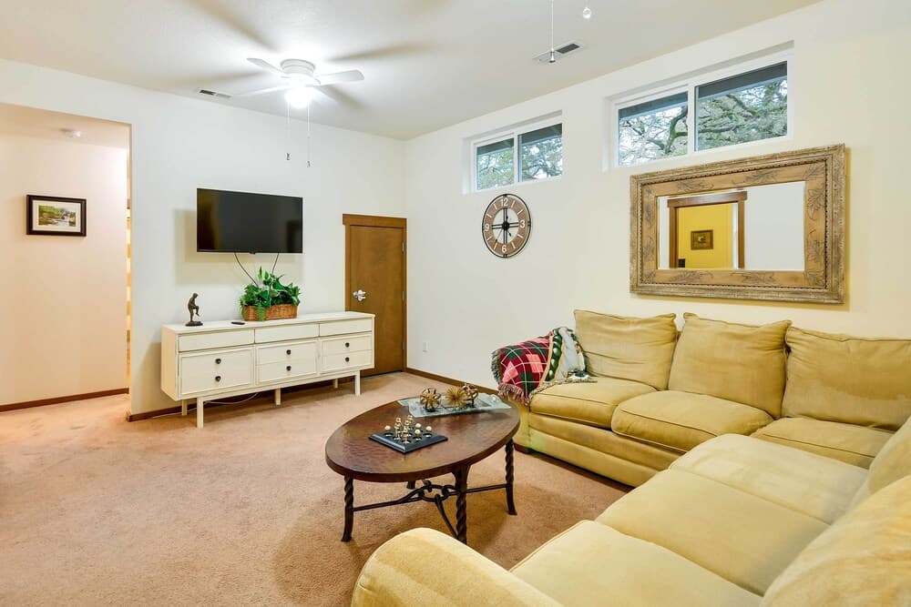 Dog-friendly Milwaukie Home: 9 Mi to Dtwn Portland