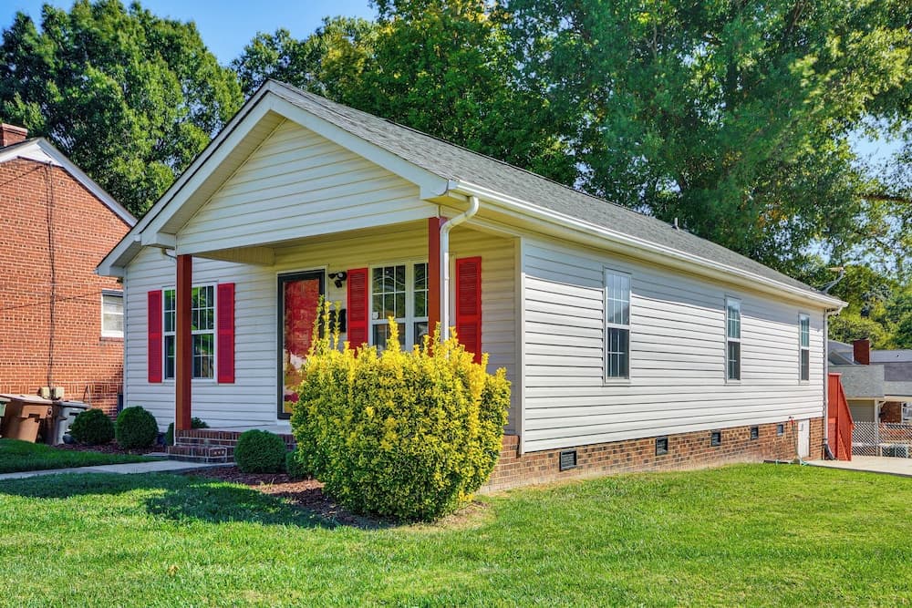 2 Mi to Dtwn Greensboro: Pet-friendly Retreat!