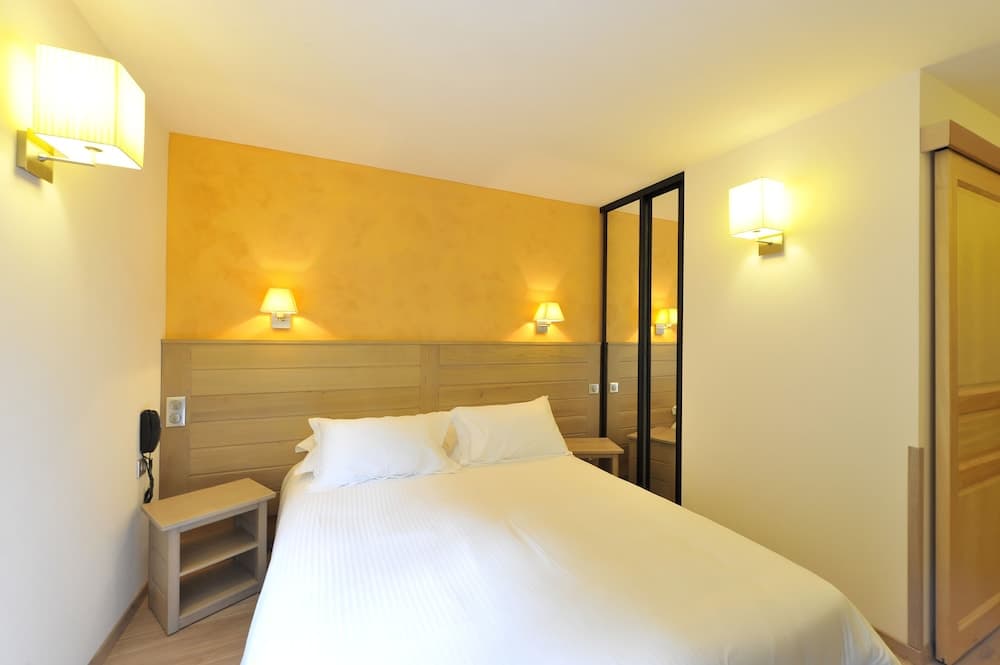 Logis Hôtel Restaurant Les 2 Rives - A75, en bordure de rivière