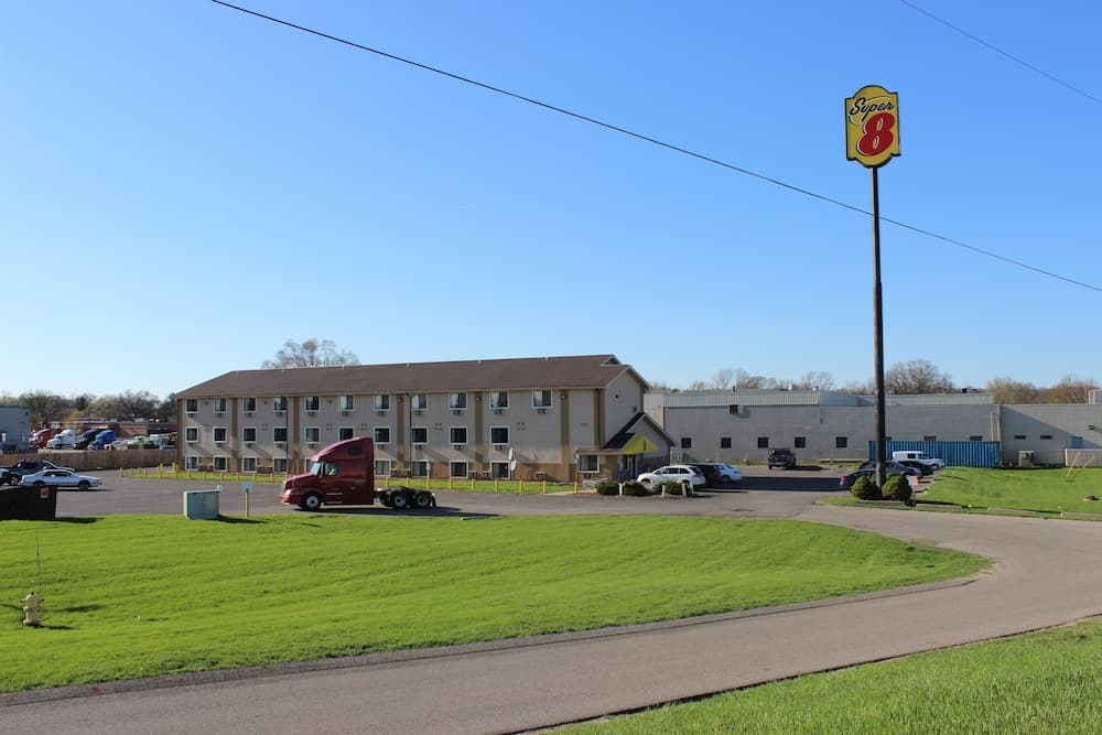 Super 8 by Wyndham Wyoming/Grand Rapids Area