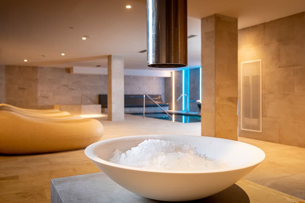 L'Azure Hotel