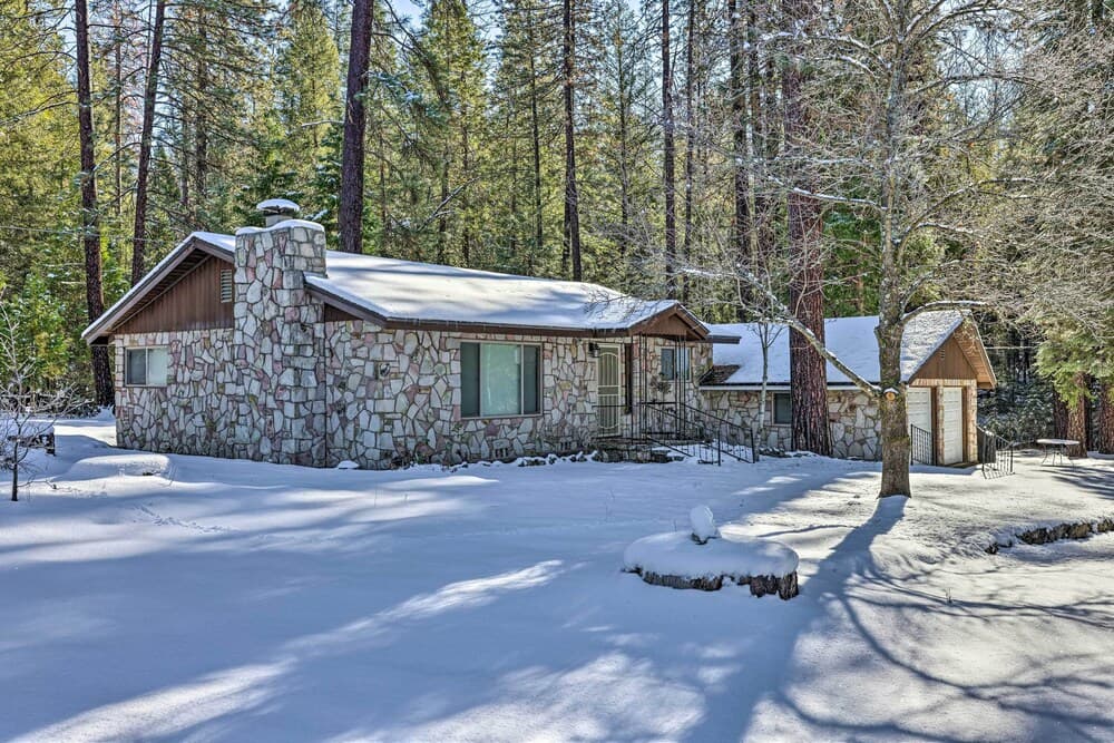 Riverfront Home Near Yosemite National Park!