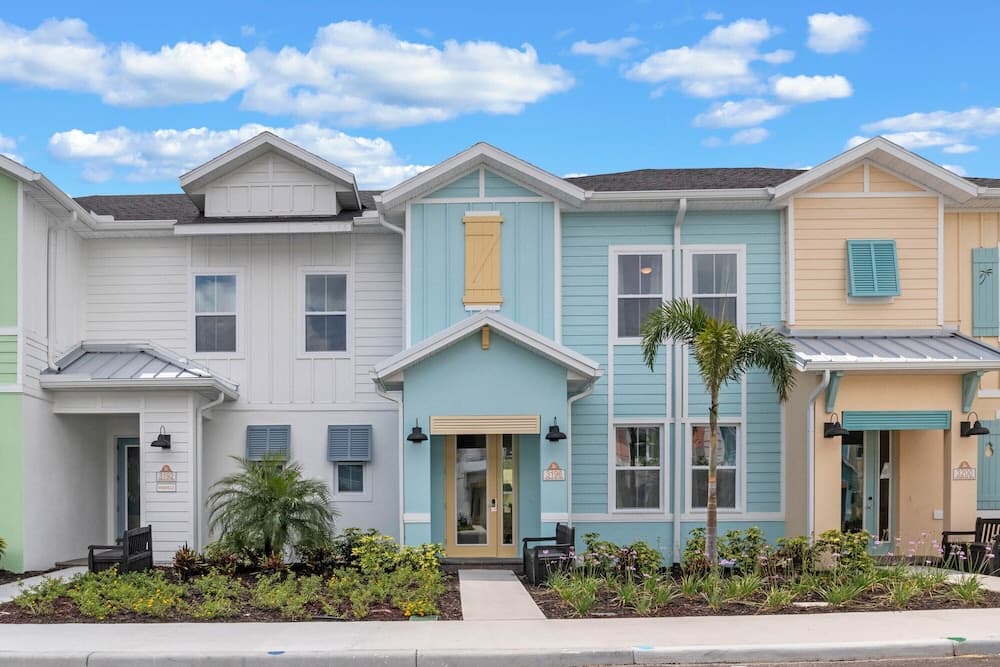 Turquoise Breeze Close to Disney