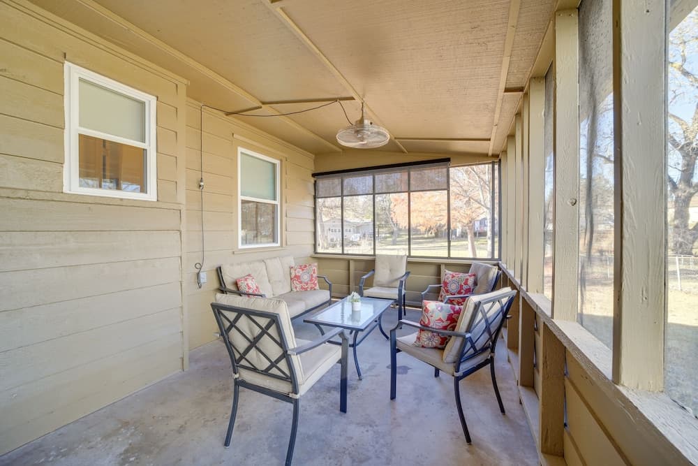 Family-friendly Sand Springs Home ~ 8 Mi to Tulsa!