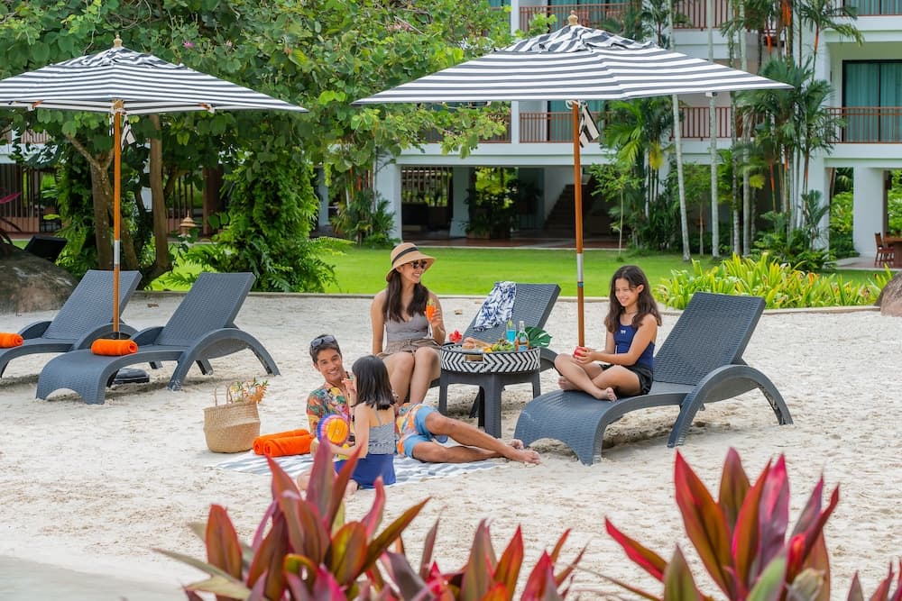 Naithonburi Beach Resort
