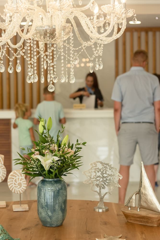 Robolla Beach Aparthotel