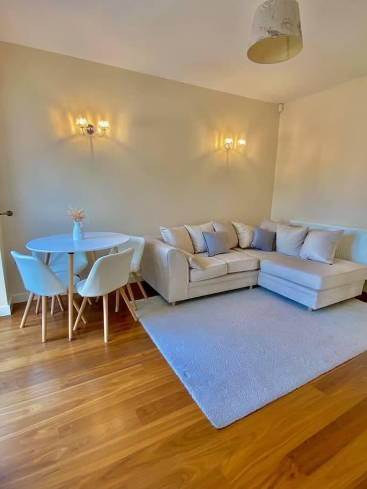 Impeccable 3-bed House in Thames Ditton