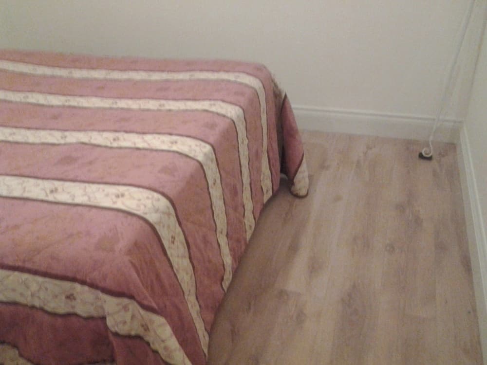 Galway 2-bed Apt, Sleeps 4, 5-min Walk to Station