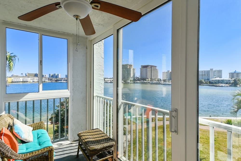 DP 202C Recently renovated 2 bedroom condo near Destin Harbor and amazing views by RedAwning