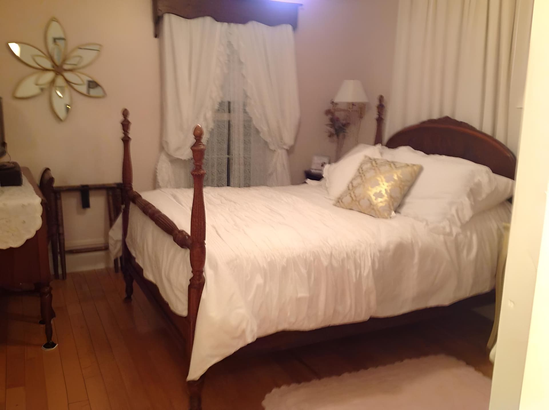 Maple Tourist Home Bed & Breakfast