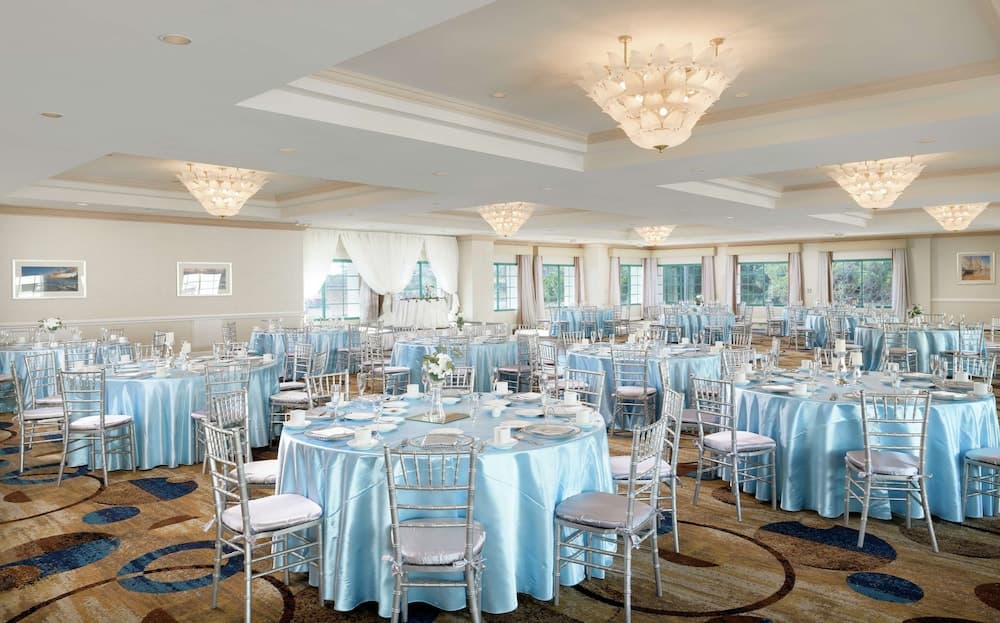 DoubleTree by Hilton San Pedro - Port of Los Angeles