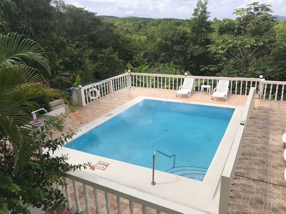 Retreat Guesthouse Luxury Suites