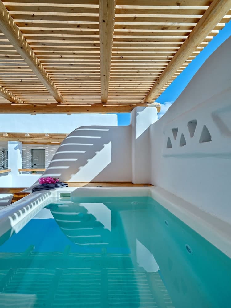Zefi Hotel & Suites