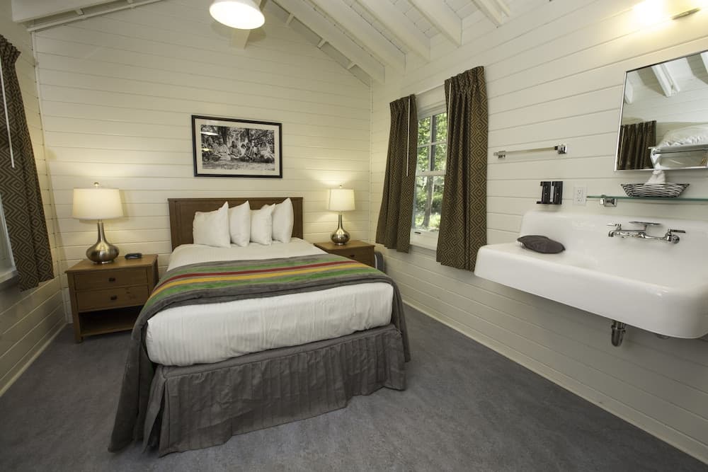 Swiftcurrent Motor Inn and Cabins - Inside the Park