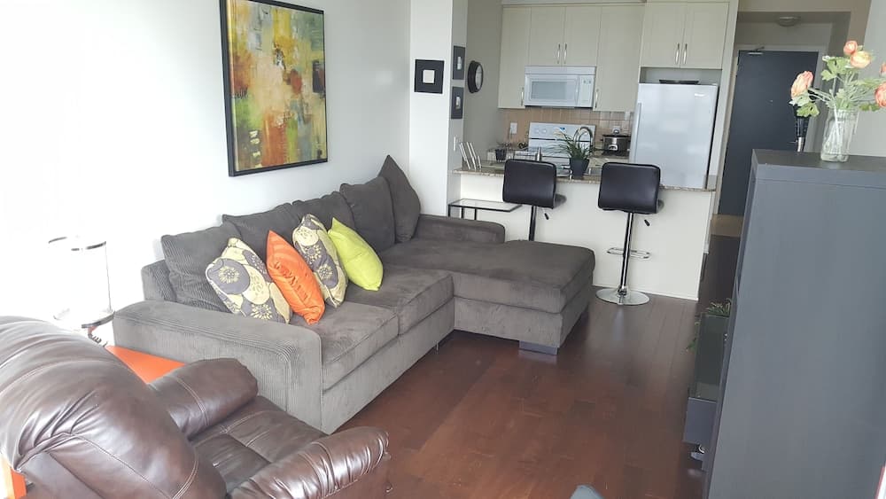Custom Luxury Suite - By Elite Suites