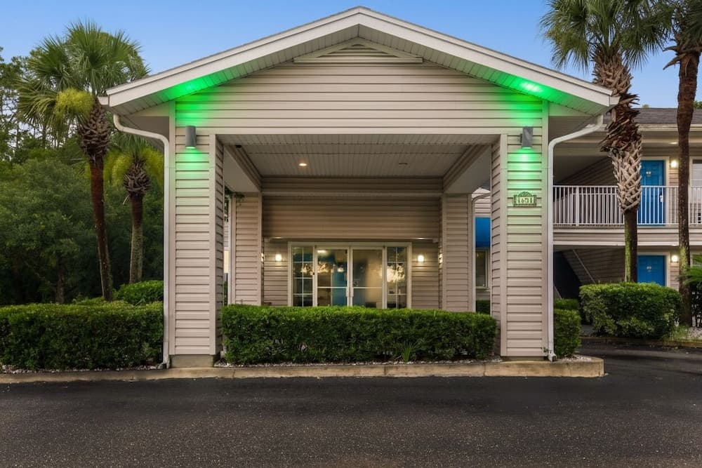 Homestay Inn & Suites