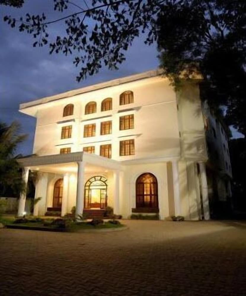 The Grand Magrath Hotel