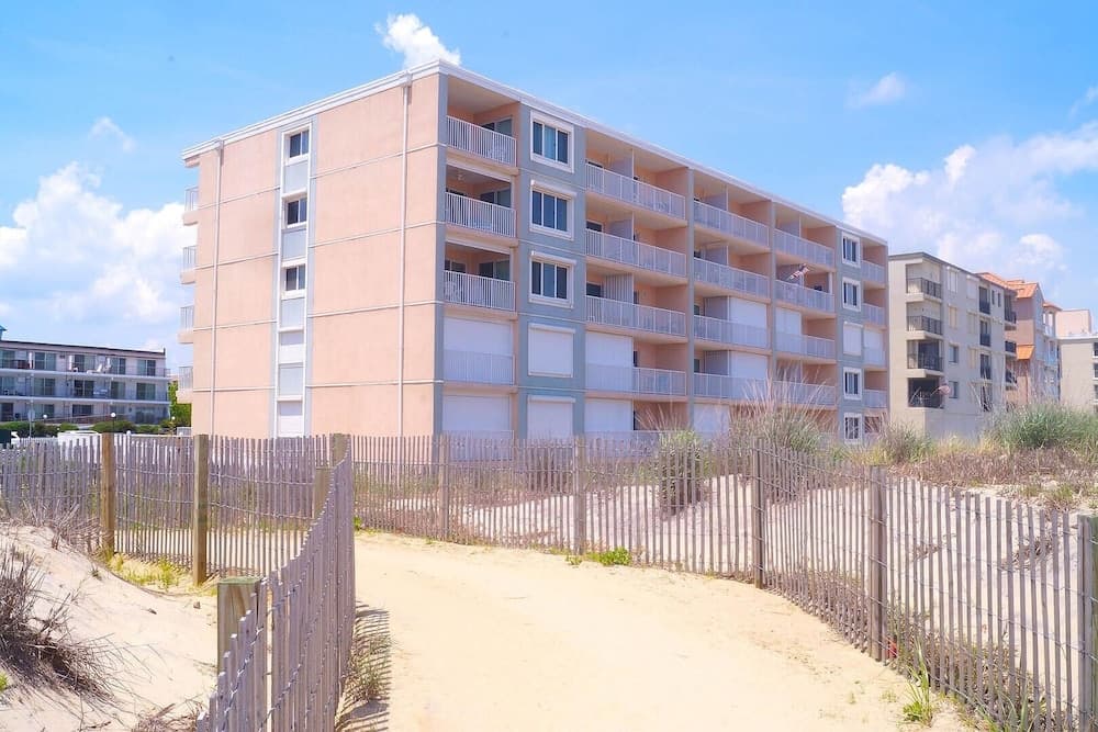 Barefoot Country 304 1 Bedroom Condo by RedAwning