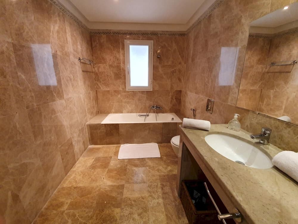 Majestic Malaga Apt de Luxe Entre Marsa Carthage