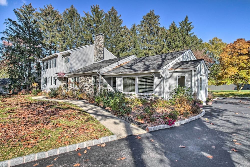 20 Mi to Philly: Inviting Home w/ Yard in Wayne!