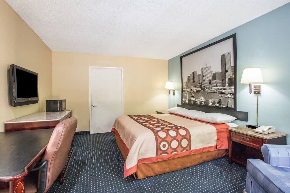 Super 8 by Wyndham Camp Springs/Andrews AFB DC Area