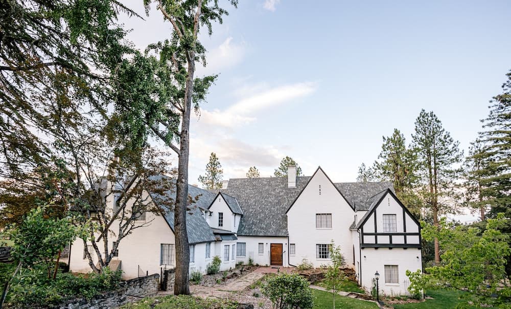 Hummingbird Estate Wine & Suites