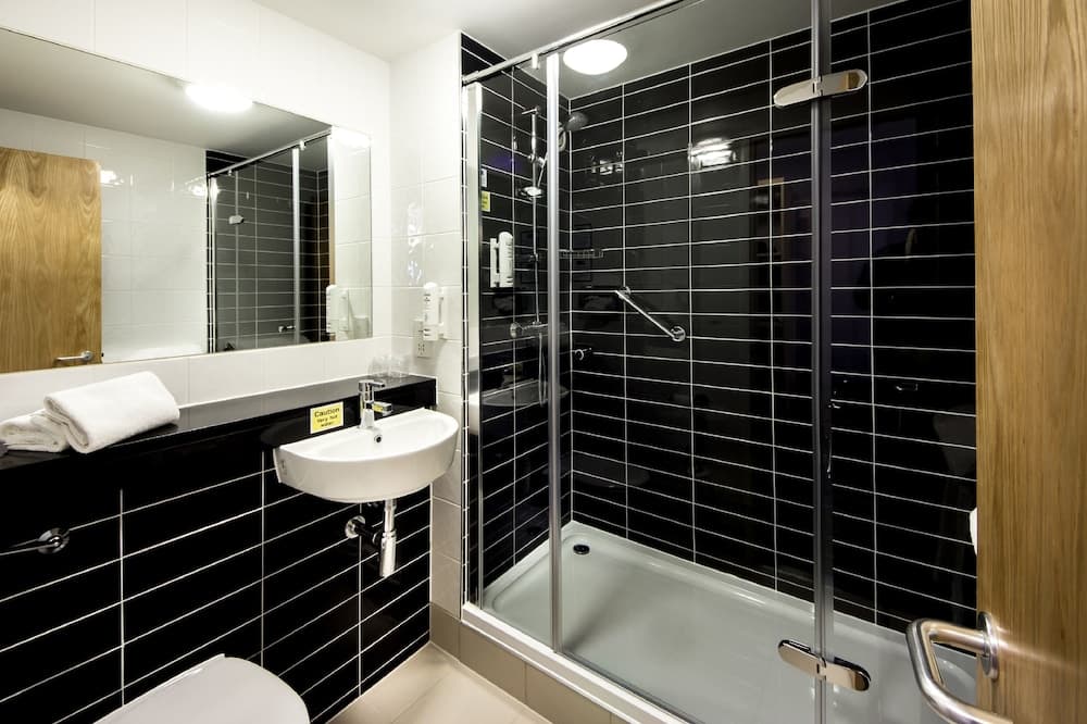 Holiday Inn Express Manchester Airport by IHG