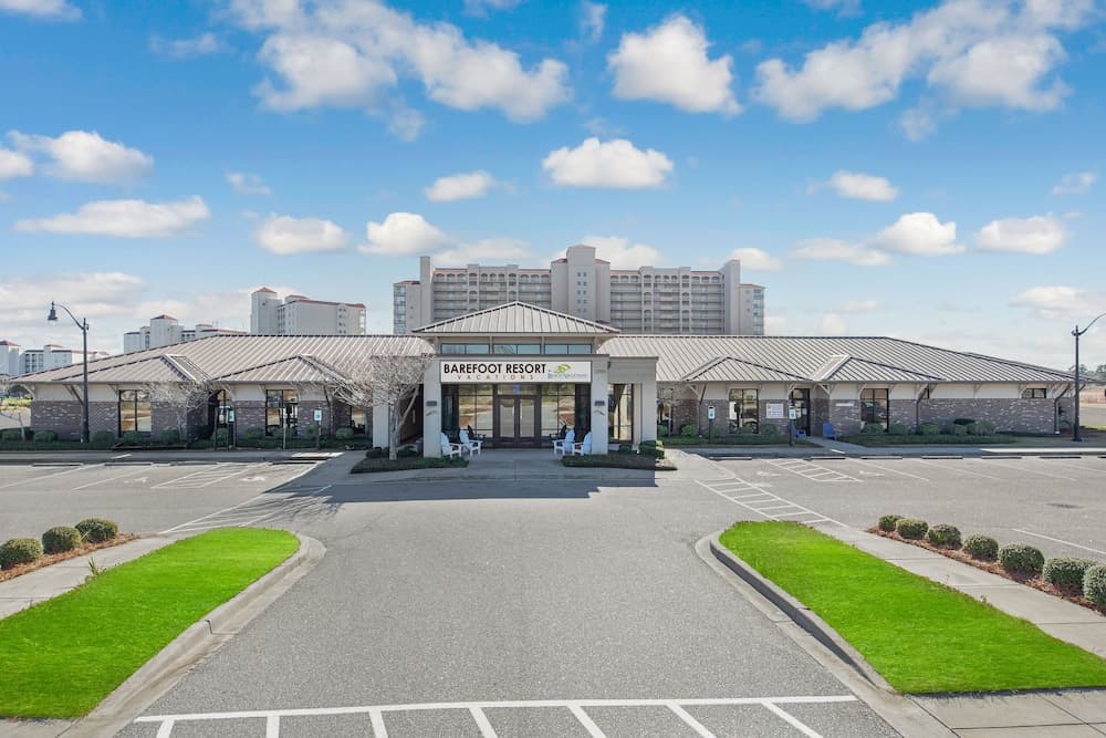 Barefoot Resort & Yacht Club
