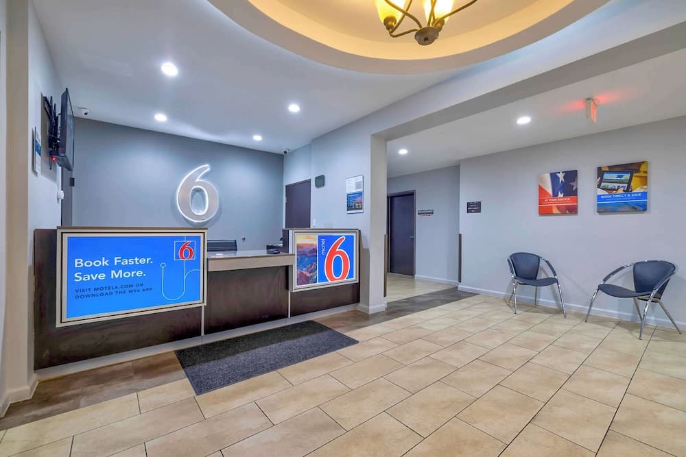 Motel 6 Texas City, TX - I-45 South