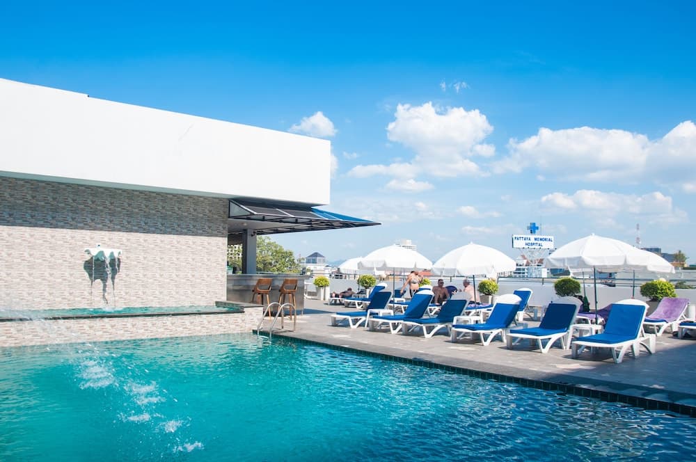 Flipper House Hotel
