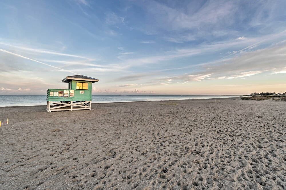 Updated Apartment Walking Distance to Venice Beach