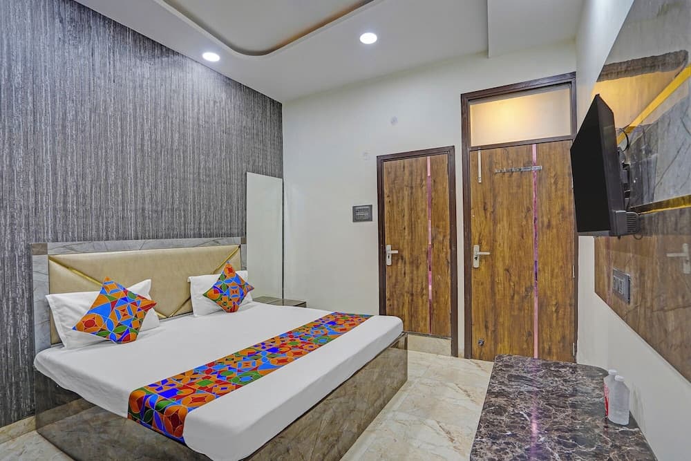 Fabhotel Shubh Palace