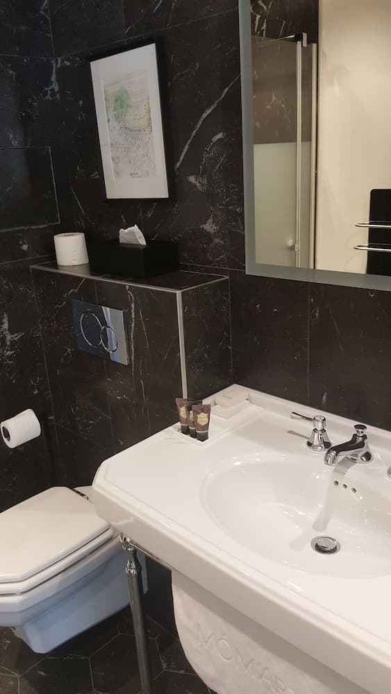 Mom’Art Hotel