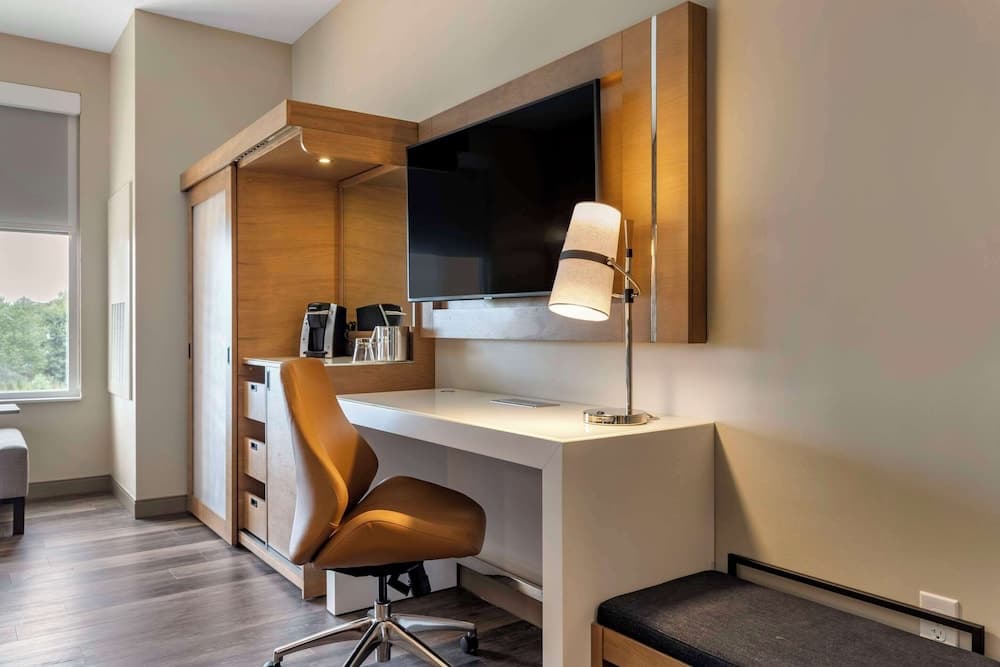 DoubleTree by Hilton Greenville Woodruff Road