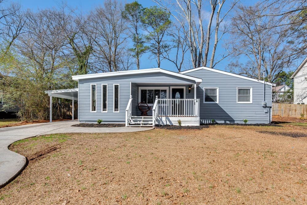 Smyrna Home w/ Porch: 2 Mi to Battery Atlanta!