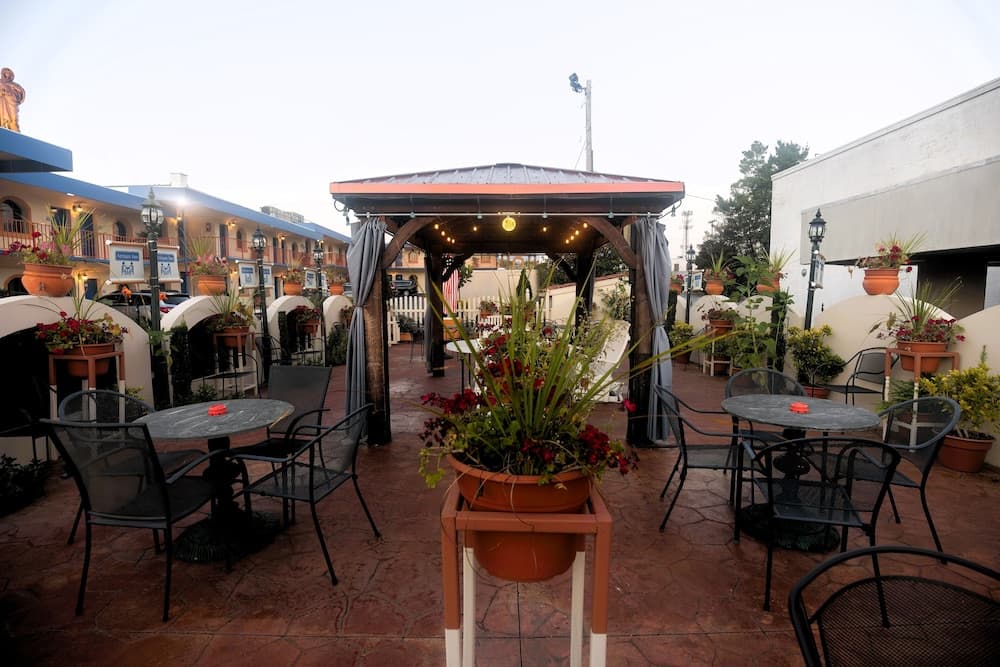 Atrium Inn