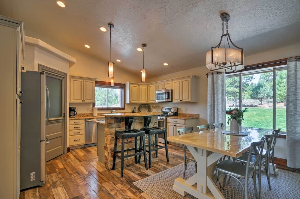Luxe Home ~ 2 Mi to Bryce Canyon National Park!