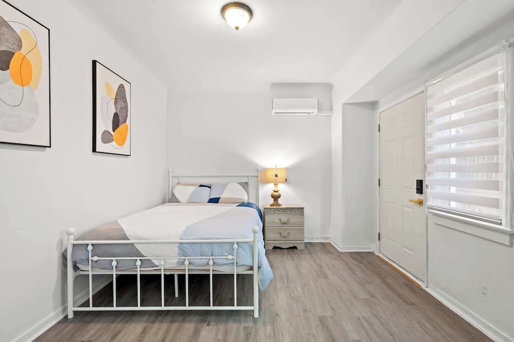 Near LA Cozy Home With Full Kitchen & Laundry