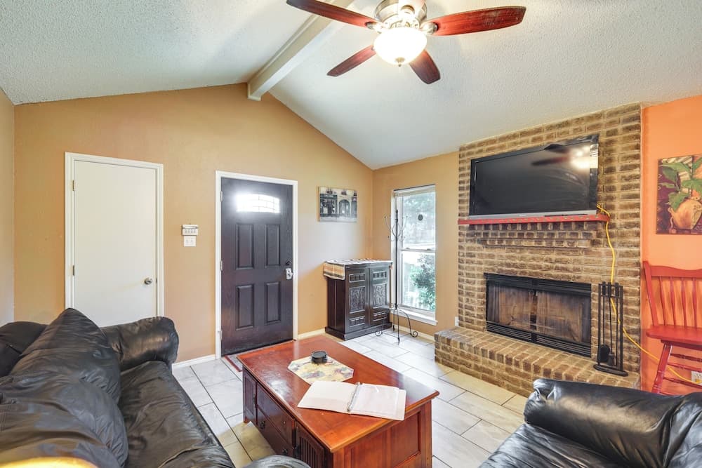 Walk to At&t Stadium: Game Day Home Base w/ Patio!