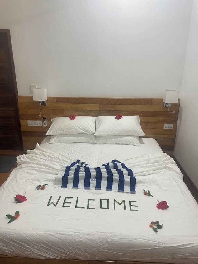 Mandhoo Inn