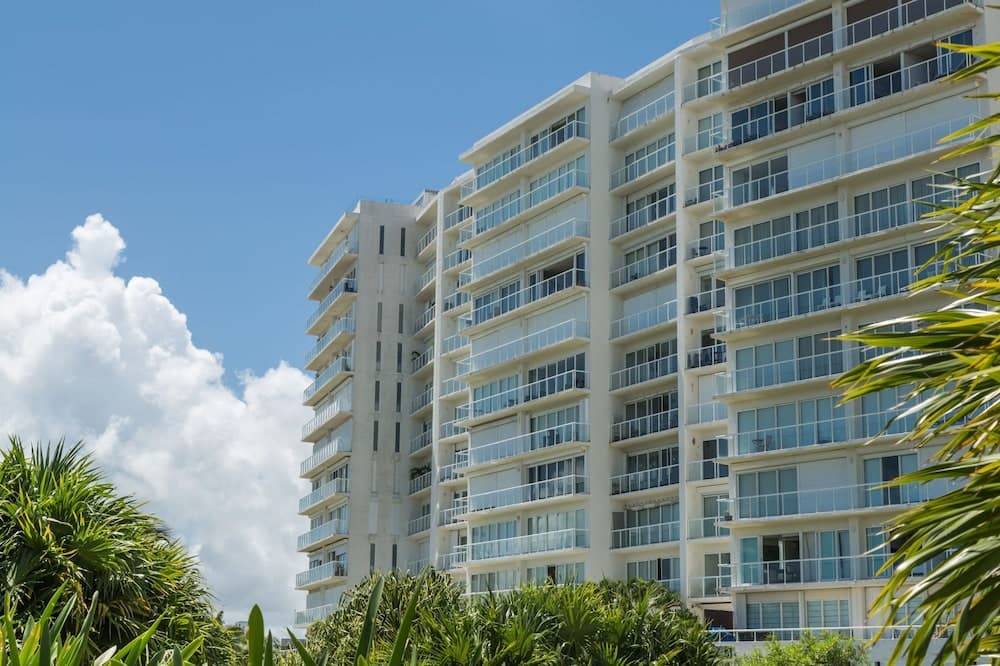 MAREA Beachfront 2 BDR - Stunning Oceanview