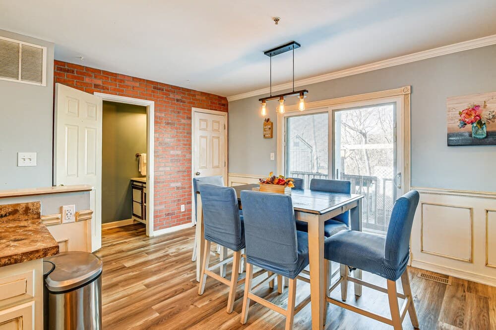 Spacious Dundalk Townhome: 8 Mi to Inner Harbor!