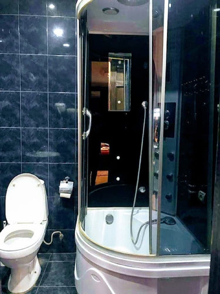 David L Hotel