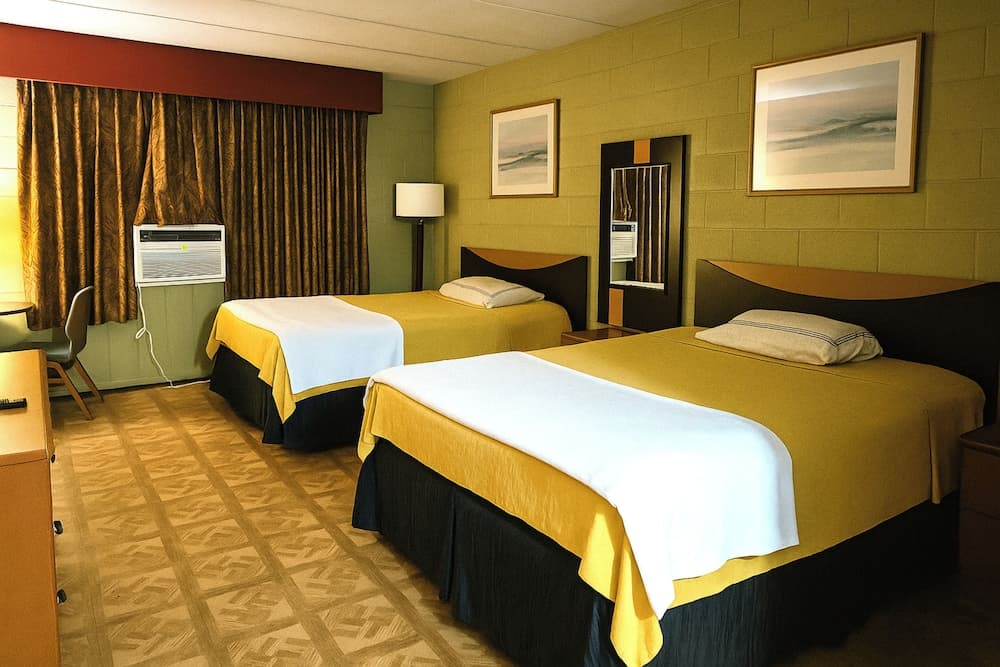 Capital O Pleasant Motel Grand Rapids Mi
