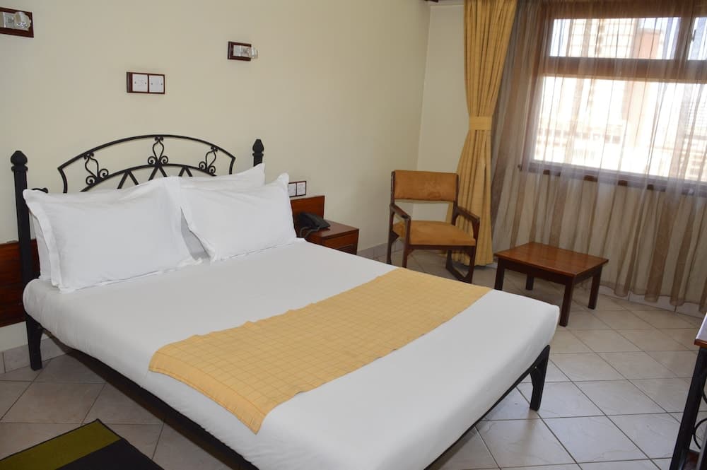 Mayhouse 680 Hotel
