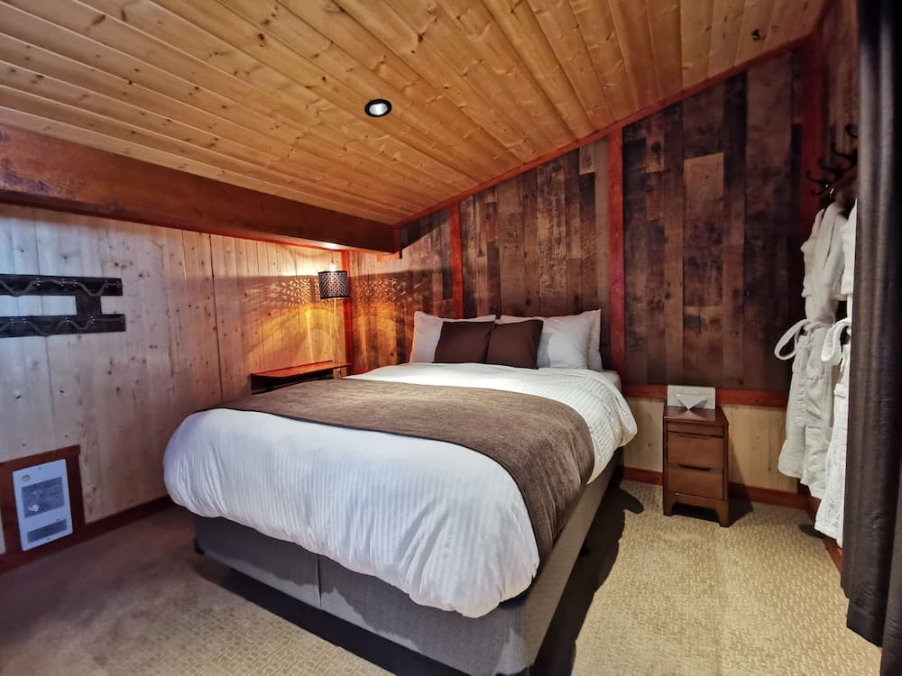 Cedar House Restaurant & Chalets